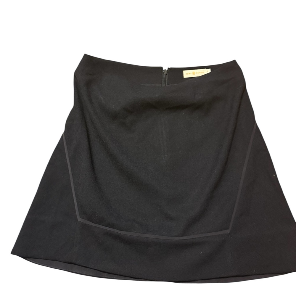Tory Burch Black fine wool size 8 skirt in excellent condition